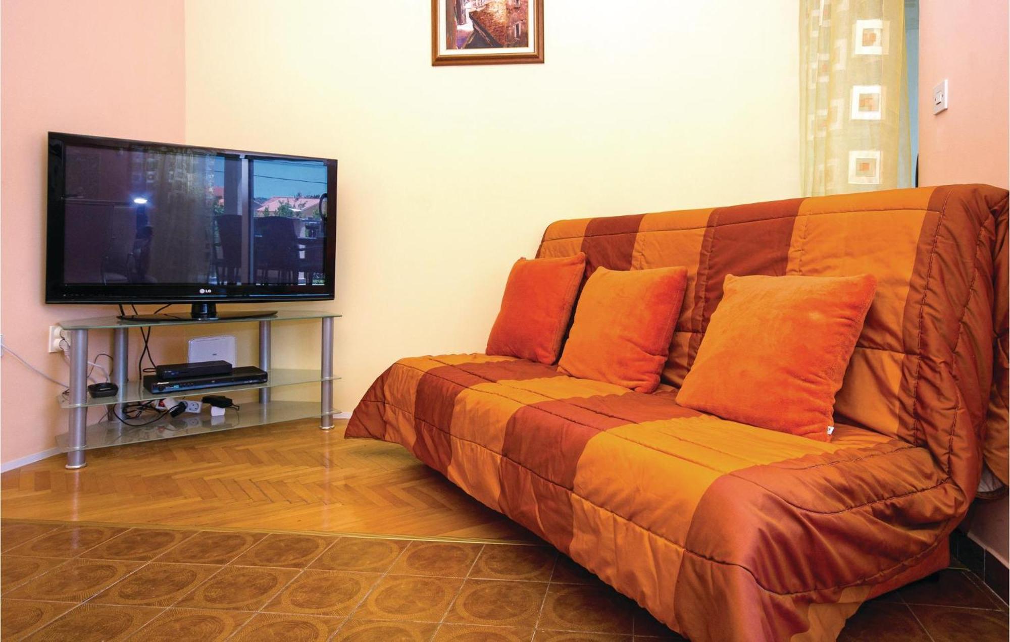 Amazing Apartment In Kastel Stafilic With Jacuzzi Каштела Экстерьер фото